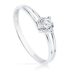 Bague solitaire en or blanc 18 carats orn�e dun zircon cubique de 45 mm. anneau double.