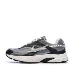 Baskets grise / noir homme nike initiator