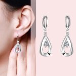 Boucle doreille - femme - argenté - oxyde de zirconium - goutte deau - créativité Boucle doreille - femme - argenté - oxyde de zirconium - goutte deau - créativité