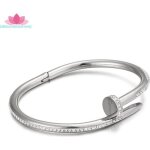 Bracelet femme � diamants avec clous en acier au titane de personnalit� tendance