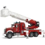 Camion pompier mack granit avec echelle et pompe  eau - bruder - echelle 1:16 - pour garon de 3 ans ...