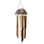 Carillon �olien / cloche � vent en bambou et noix de coco pour le jardin. marron