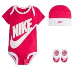 Coffret cadeau b�b� nike fille ensemble v�tement body bonnet et chaussons rose et blanc et swoosh blanc ...