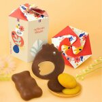 Coffret el�gance - collection p�ques : biscuits poule chocolat lait et �clats damandes ourson guimauve ...