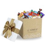 Coffret gourmand pr�t � offrir garni dun assortiment de 50 chocolats kinder milka daim c�l�brations