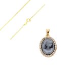 Collier - femme - chaîne et pendentif - ovale - camée - plaqué or jaune 585 / 1000 - 14 carats - 45 cm ... Collier - femme - chaîne et pendentif - ovale - camée - plaqué or jaune 585 / 1000 - 14 carats - 45 cm ...