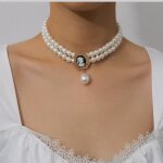 Collier femme ras de cou en perles avec pendentif dame aux camlias ? bijou de mode ? cadeau pour elle ...