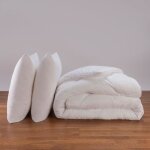 Couette - anti - acariens - 240x260 cm - 300 g / m� - 2 oreillers inclus - polyester blanc