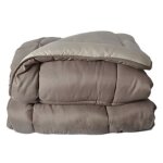 Couette chaude microfibre bicolore 400 gr / m2 taupe 240x220 cm Couette chaude microfibre bicolore 400 gr / m2 taupe 240x220 cm