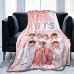 Couverture polaire - bts army - pour adolescents - rose - rectangulaire - contemporain - design Couverture polaire - bts army - pour adolescents - rose - rectangulaire - contemporain - design