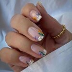 Faux ongles - motif fleurs blanches - nude - 24 pices - ongles courts - manucure franaise