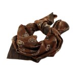 Guess Écharpe marron brun foncé pour femme - fynna kefiah scarf 125x125 mocha logo 236687 Guess Écharpe marron brun foncé pour femme - fynna kefiah scarf 125x125 mocha logo 236687