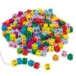 Jeu de ds en bois lettres de lalphabet colores - 325 cubes - pour enfants  partir de 3 ans
