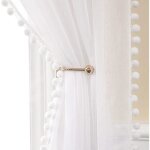 Rideau voilage à pompons blanc a oeillets lot de 2 - l132 x h 259 cm beaux rideaux décoratif chambre ... Rideau voilage à pompons blanc a oeillets lot de 2 - l132 x h 259 cm beaux rideaux décoratif chambre ...
