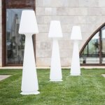 Lampadaire de jardin en rsine chloe avec led multicolor - made in italy - blanc - batterie