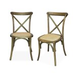 Lot de 2 chaises de bistrot en bois dhva marron vieilli. vintage. assise en rotin. empilables