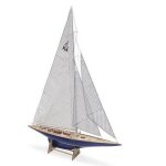 Maquette bateau : endeavour avec coque en polystyr�ne