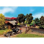 Modlisme ferroviaire ho - faller - passage  niveau avec maison de garde - barrire et barrires mobiles ...