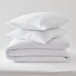 Pack couette blanr�ve 240 x 220 cm + 2 oreillers 60 x 60 gamme douceur trait� anti acarien soft & care ...