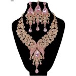 Parure bijoux indiens paon rose poudre ambre dore collier mariage tikka bollywood bindi indienne sari ...