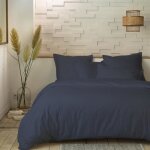 Parure de lit housse de couette avec taies doreiller 100% percale de coton 80 fils bleu 220x240 cm Parure de lit housse de couette avec taies doreiller 100% percale de coton 80 fils bleu 220x240 cm