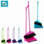 Pelle et balayette sur pied 81 cm humour plastique pvc menage entretien