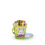 Petit seau garni dun assortiment de 20 chocolats kinder & chocolats de p�ques cadeau gourmand