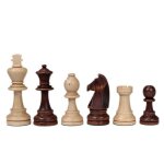 Les pi�ces d�checs en bois staunton de taille 7 dans un poly - sac