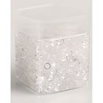 Pot de perles de pluie translucides.