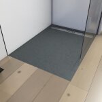 Receveur en acrylique gris effet pierre 80x120x4 cm - grille linaire chrome - meteora