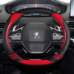 Couvre - volant - peugeot - 208 e208 - rouge - fibre de carbone - pu cuir Couvre - volant - peugeot - 208 e208 - rouge - fibre de carbone - pu cuir