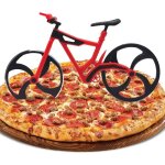 Roulette � pizza - noname - mod�le v�lo - acier inoxydable - anti - adh�sif - rouge