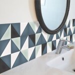 Crdence adhsive pour salle de bain en pvc gomtrique bleu 140x30 cm (en 2 bandeaux) - 99deco