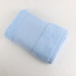 Serviette de bain en coton bouclette éponge avec bande à broder en toile aida Serviette de bain en coton bouclette éponge avec bande à broder en toile aida