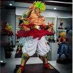 Statue g�ante de collection (51cm) dragon ball z - broly ? tr�s grand format - socle fourni