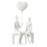 Statuette d�co couple assis ballon 23cm blanc