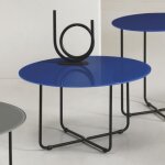 Table basse ronde - jon - plateau en verre tremp peint bleu - base en mtal noir