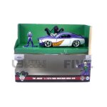 Voiture miniature de collection - ford mustang boss 429 - 1 / 32 - purple / white - avec figurine joker ...