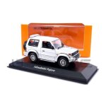 Voiture miniature de collection - maxichamps - mitsubishi pajero swb - �chelle 1 / 43 - blanc - d�tails ...