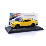 Voiture miniature de collection - solido - dodge challenger 2018 - jaune - 1 / 43 - collection