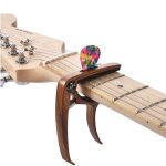 Zjchao capodastre de guitare capo + 5 pcs picks + picks holder pour 6 / 12 cordes guitare lectrique ...