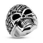 Bague chevalière homme acier tête de mort décorée de fleurs de lys - marque - modèle - argent - acier ... Bague chevalière homme acier tête de mort décorée de fleurs de lys - marque - modèle - argent - acier ...