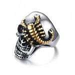 Bague chevalire homme tte de mort en acier et scorpion dor biker 57