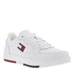 Baskets basses tennis en cuir blanches avec lacets plats et semelle crant�e