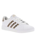 Baskets tennis blanches � imprim� l�opard avec des lacets plats blancs