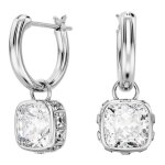 Boucles doreilles - swarovski - stilla - m�tal argent� - cristal blanc - 2 cm de longueur