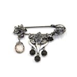 Broche pingle  nourrice 6. 5cm motif papillon et fleur mail - gris - rc005682