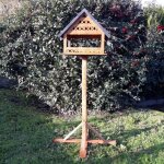 Mangeoire oiseaux sur pied grange  construire bois epica fsc bois