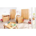 Chambre bébé natura en massif avec petite armoire Chambre bébé natura en massif avec petite armoire