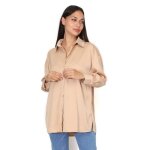 Chemise satin�e oversize � fentes sur les c�t�s. dot�e de boutons devant et sur les manches. pour femme ...